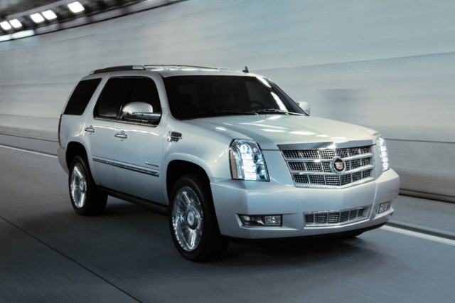 Cadillac Escalade 2013-2.jpg